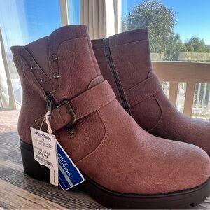White Mountain Women's Tan Ankle Booties